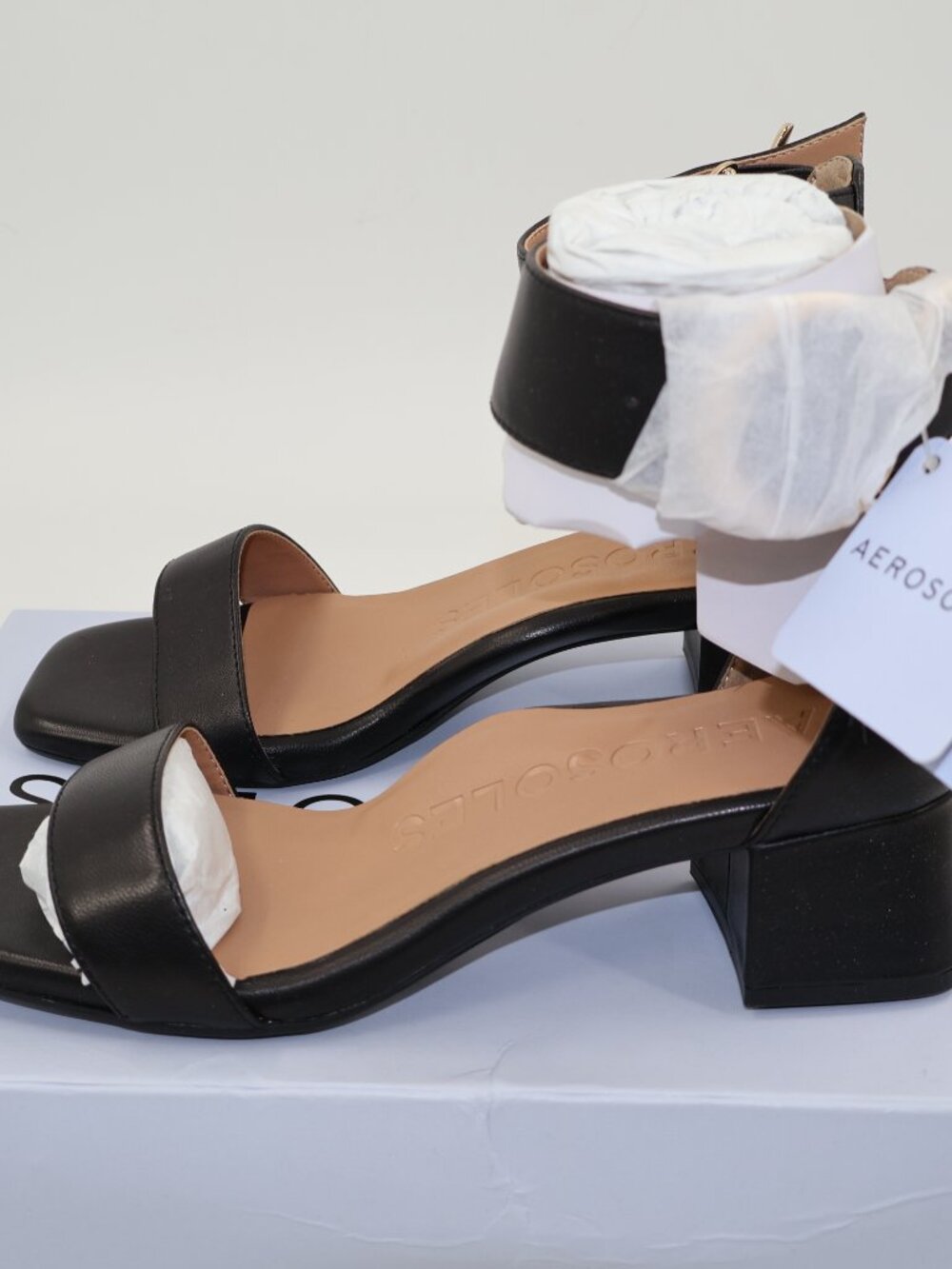 Aerosoles Eliza Block Heel Sandal Womens 8 Black Leather Ankle Strap Square Toe - Picture 2 of 10